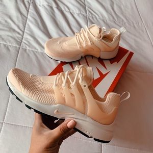 ((BRAND NEW)) Nike Prestos Women’s 6